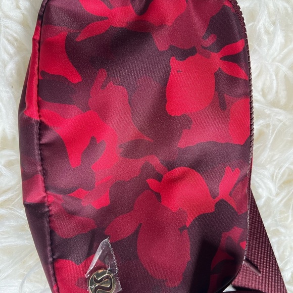 Lululemon Rabbit Everywhere Belt Bag - Picture 2 of 5